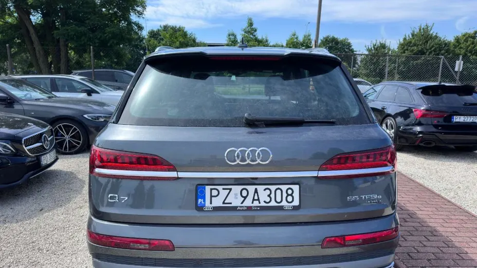 AUDI Q7 -