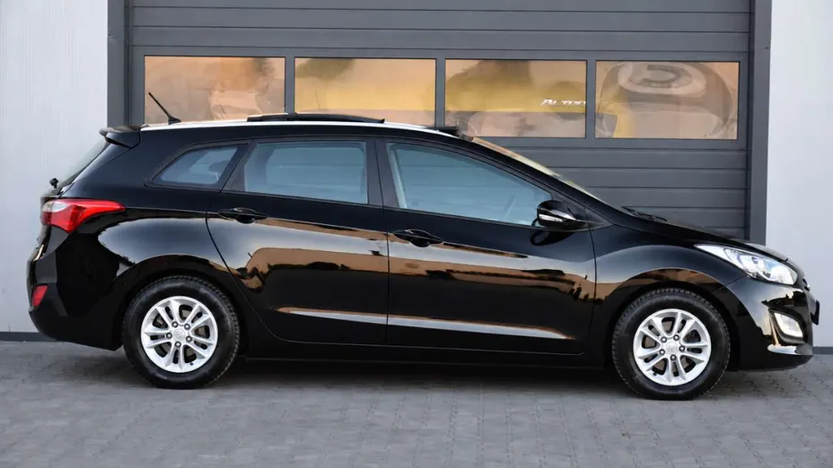 HYUNDAI i30 -