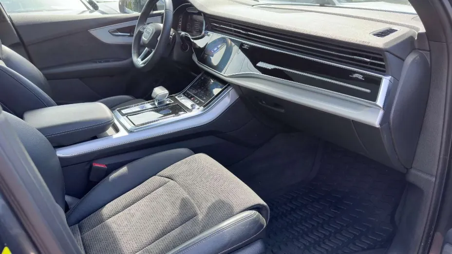AUDI Q7 -