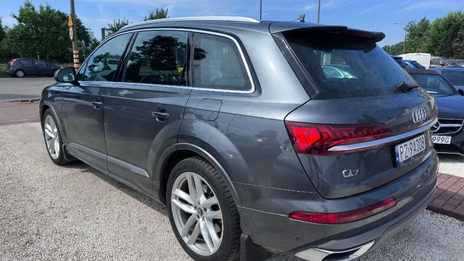 AUDI Q7 -