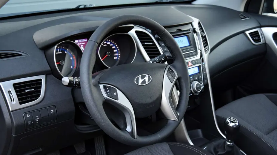 HYUNDAI i30 -