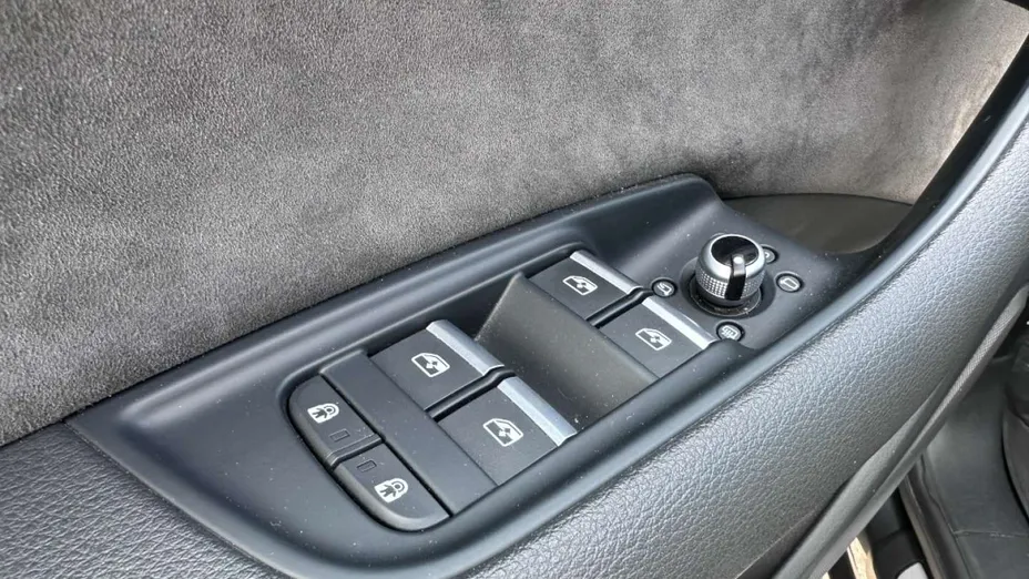 AUDI Q7 -