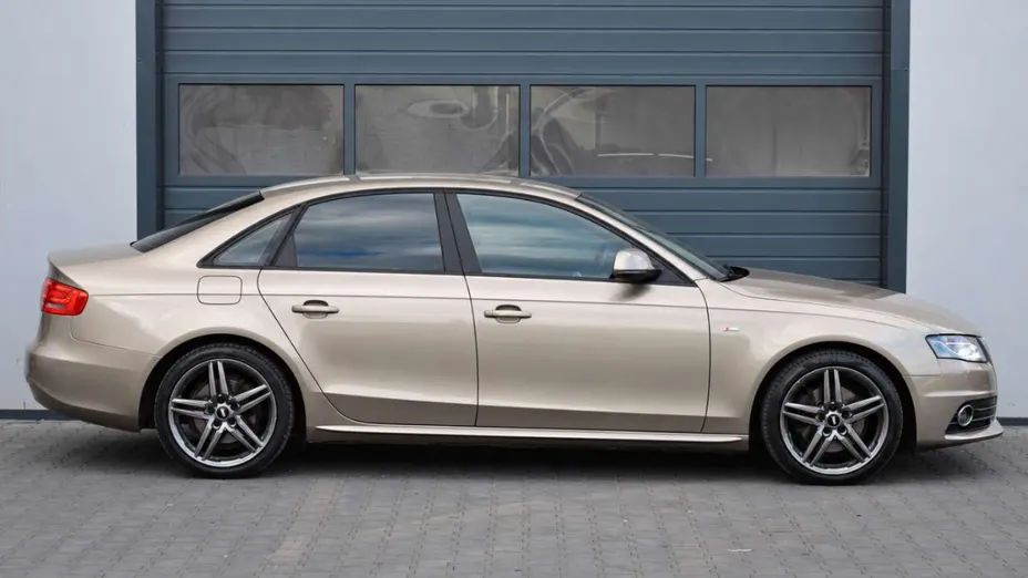 AUDI A4 -