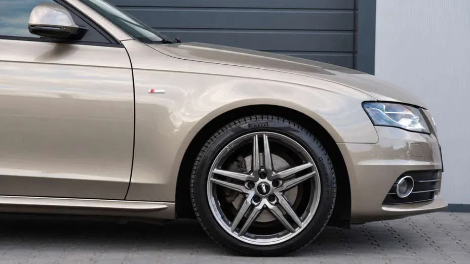 AUDI A4 -