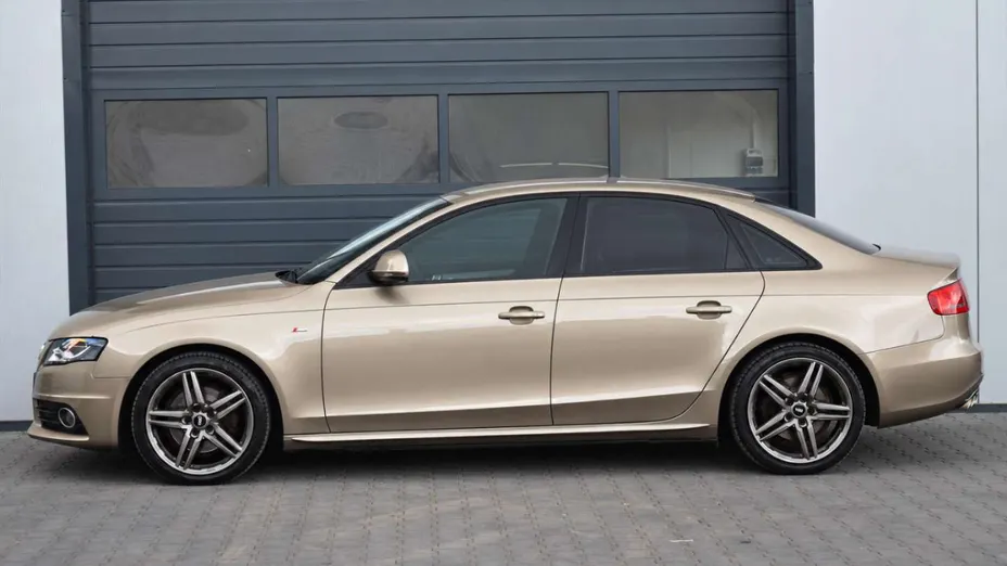 AUDI A4 -