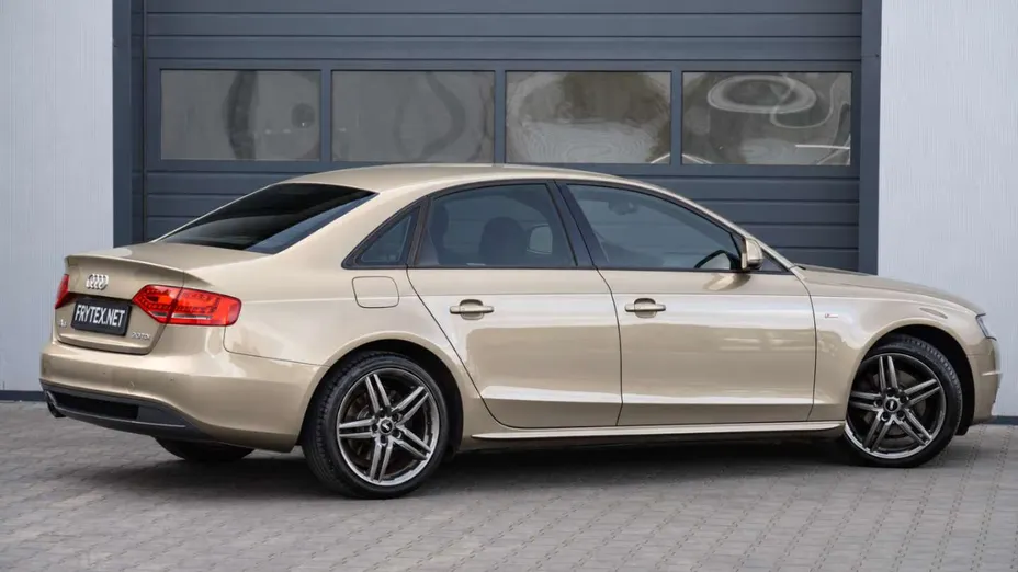 AUDI A4 -