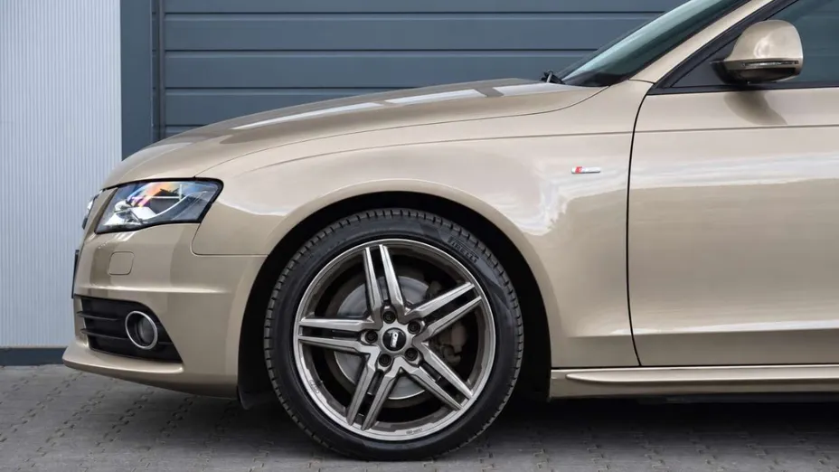 AUDI A4 -