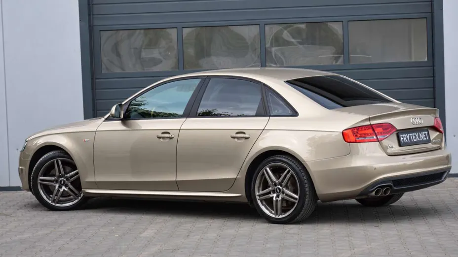 AUDI A4 -