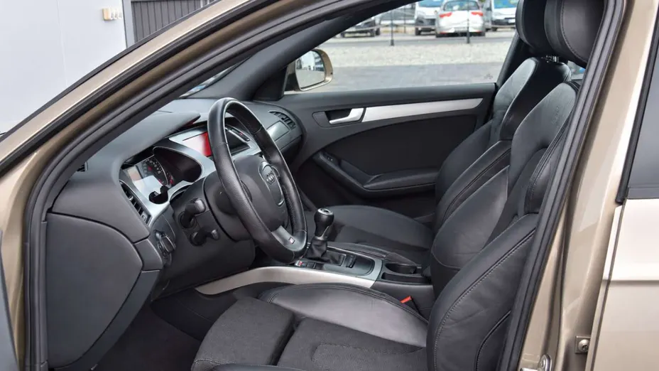 AUDI A4 -