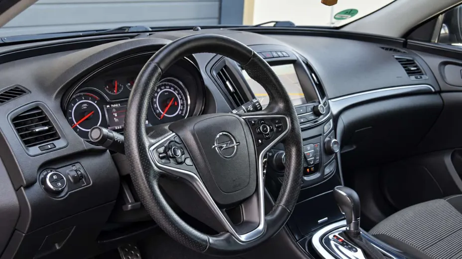OPEL Insignia -