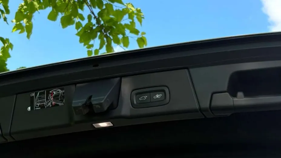 VOLVO V90 -