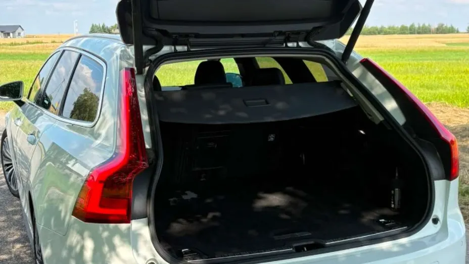 VOLVO V90 -