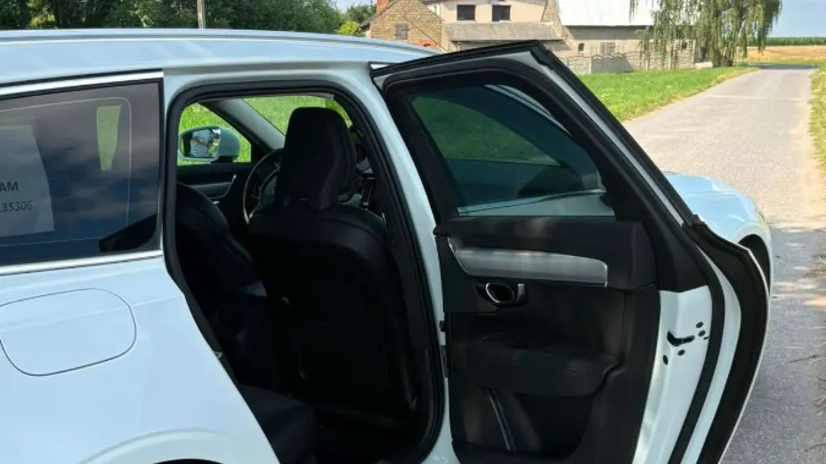 VOLVO V90 -