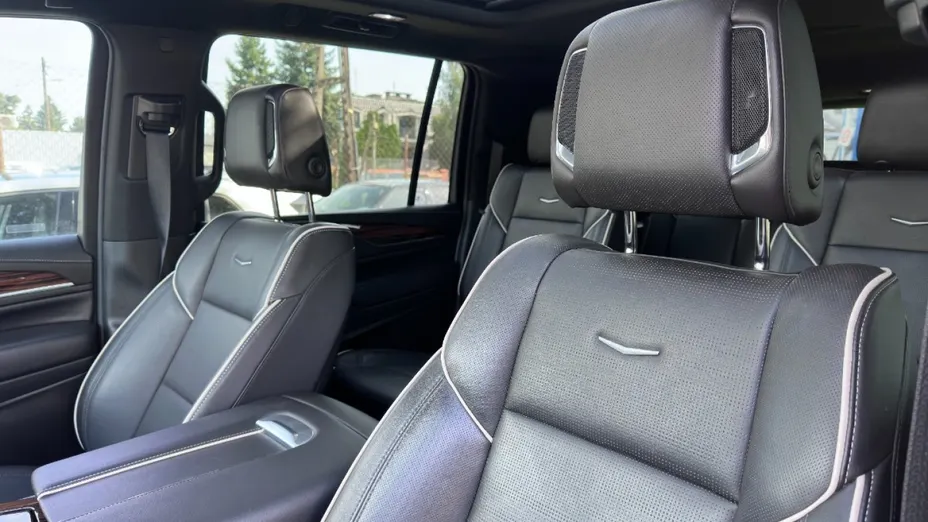 CADILLAC Escalade -