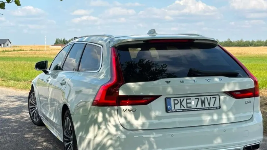 VOLVO V90 -