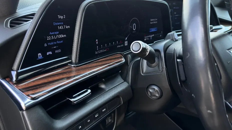 CADILLAC Escalade -