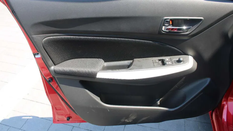SUZUKI Swift -