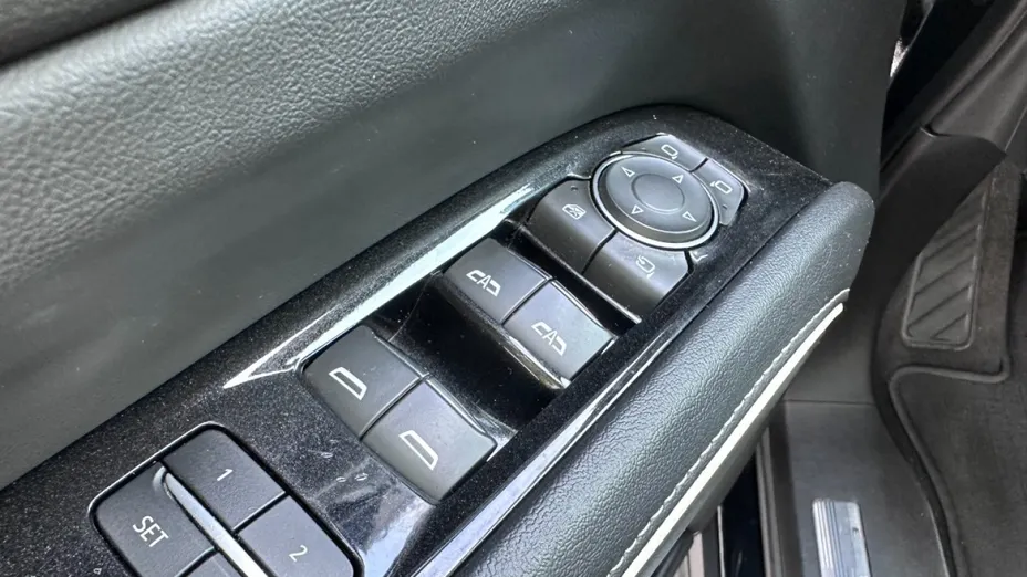 CADILLAC Escalade -