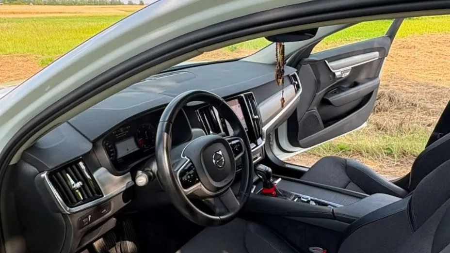 VOLVO V90 -