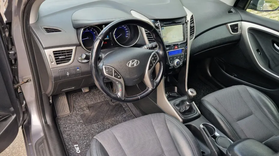 HYUNDAI i30 -