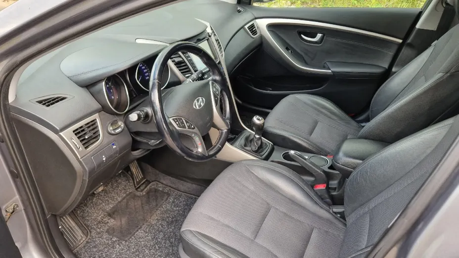 HYUNDAI i30 -