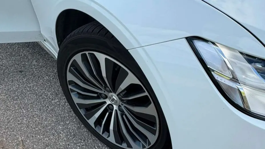 VOLVO V90 -