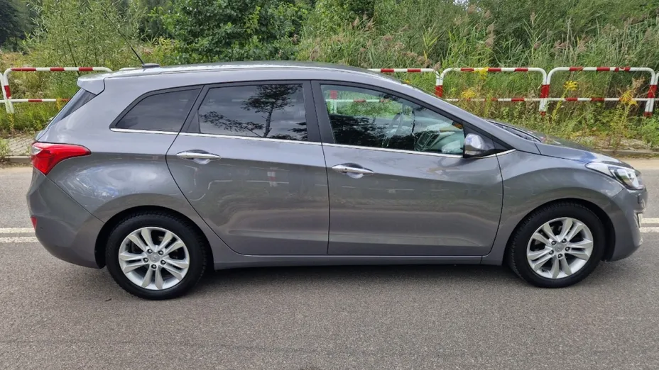 HYUNDAI i30 -