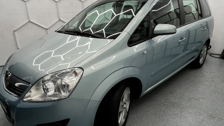 OPEL Zafira -