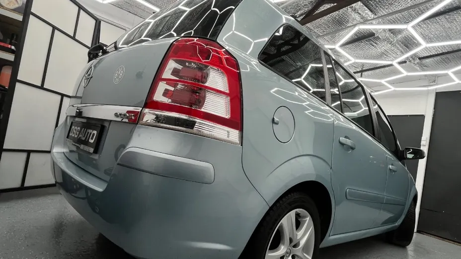 OPEL Zafira -
