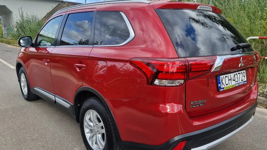 MITSUBISHI Outlander -