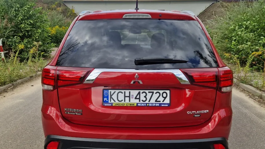 MITSUBISHI Outlander -
