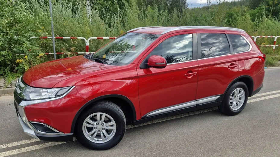 MITSUBISHI Outlander -