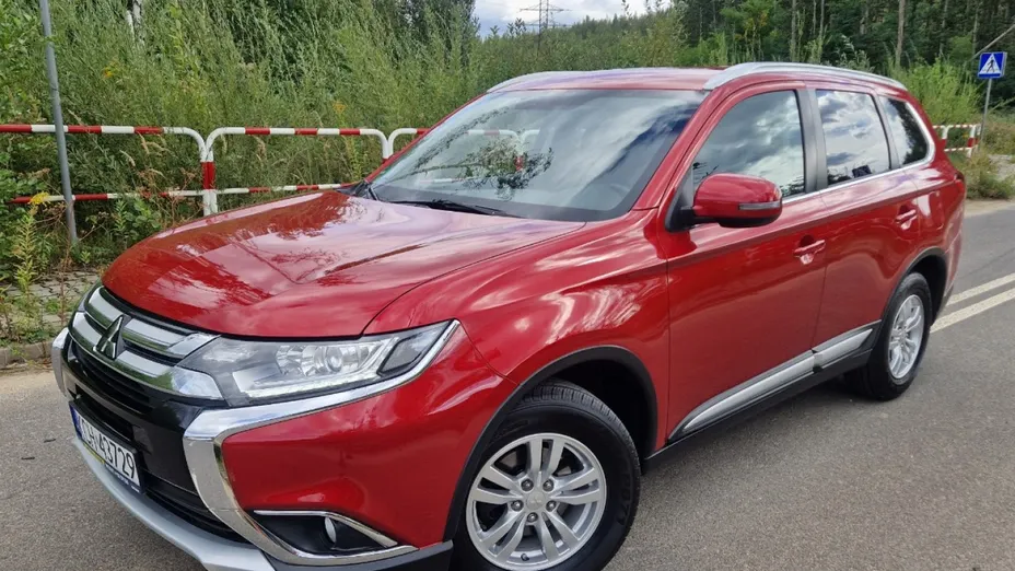 MITSUBISHI Outlander -