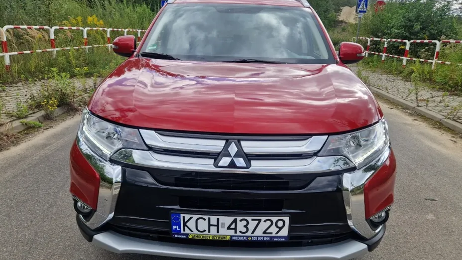 MITSUBISHI Outlander -