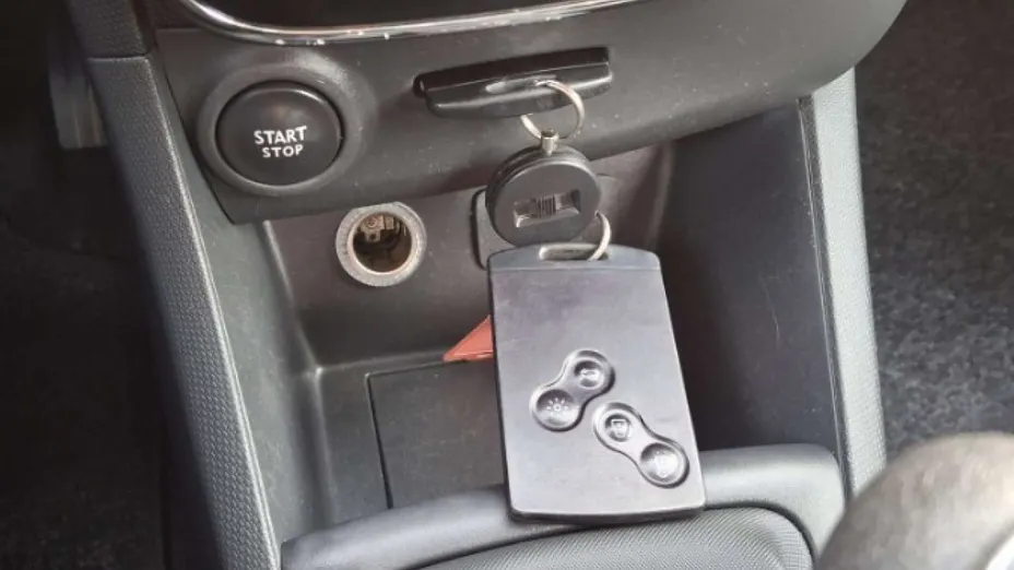 RENAULT Clio -