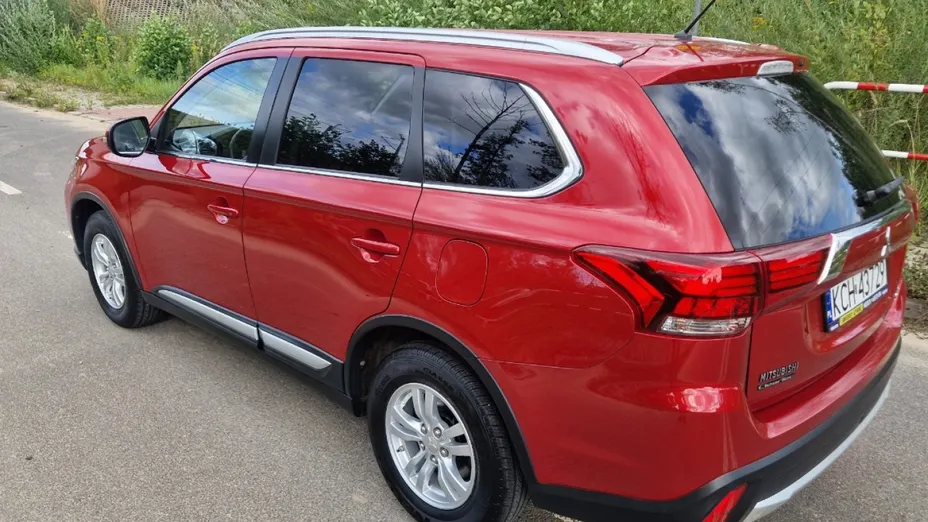 MITSUBISHI Outlander -