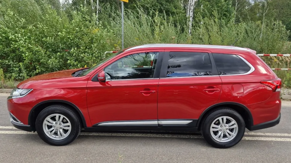 MITSUBISHI Outlander -