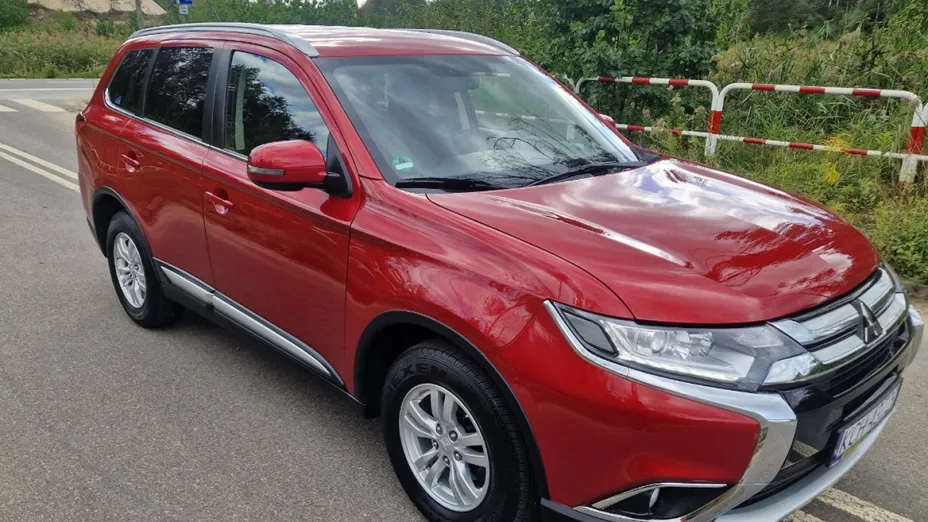 MITSUBISHI Outlander -