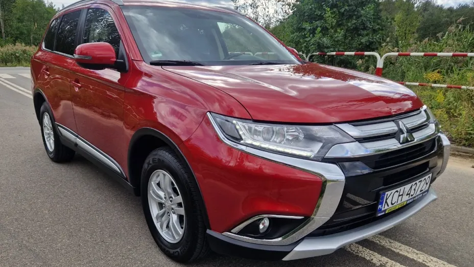MITSUBISHI Outlander -