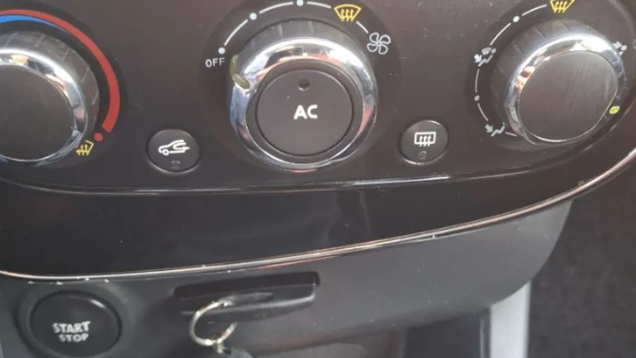 RENAULT Clio -