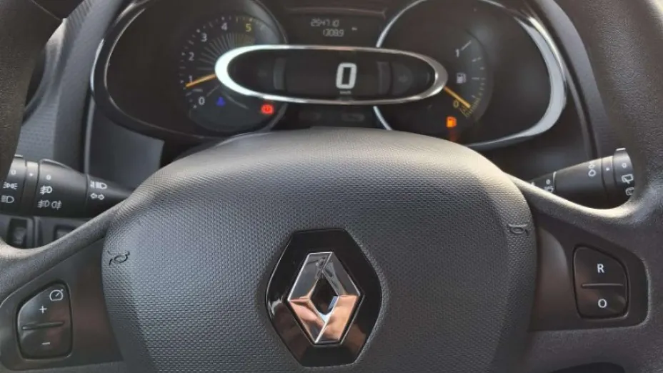 RENAULT Clio -