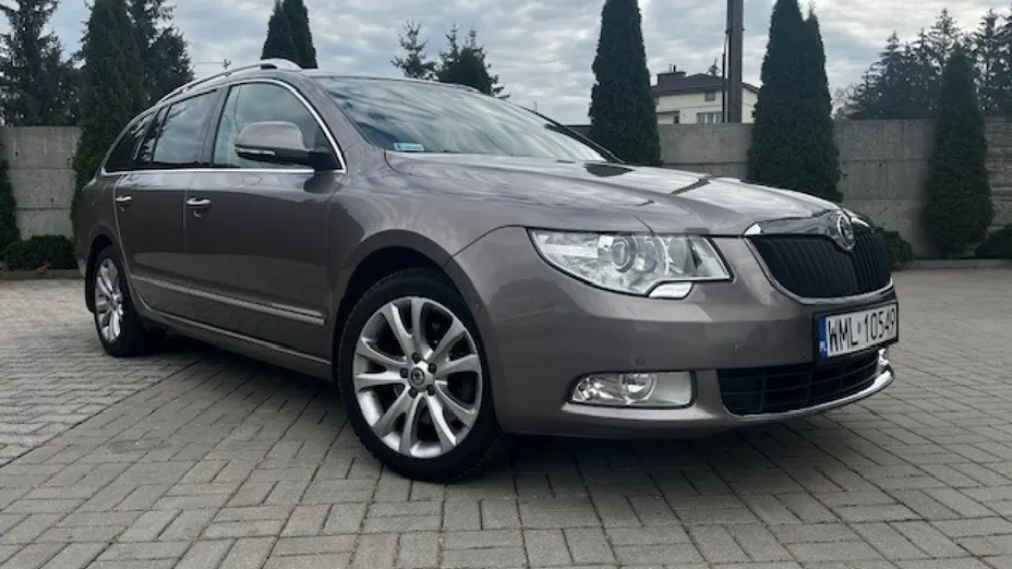 SKODA Superb -