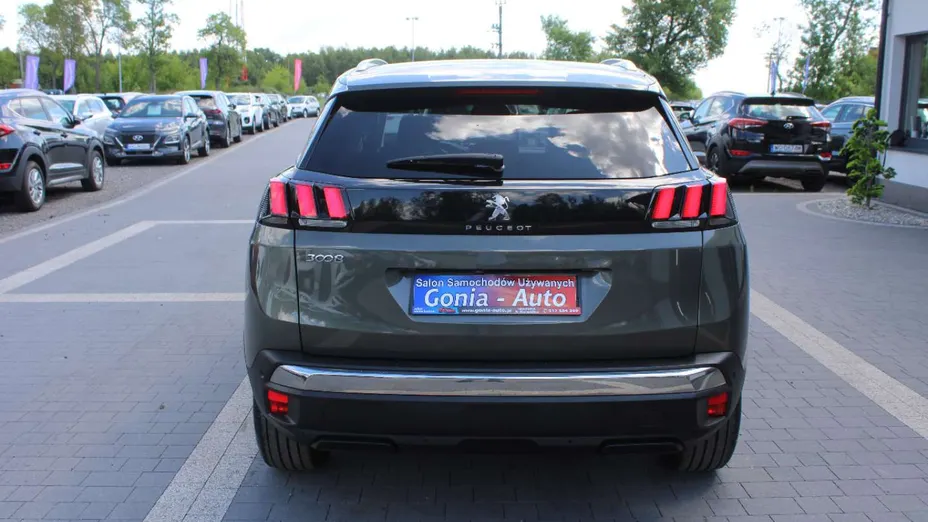 PEUGEOT 3008 -