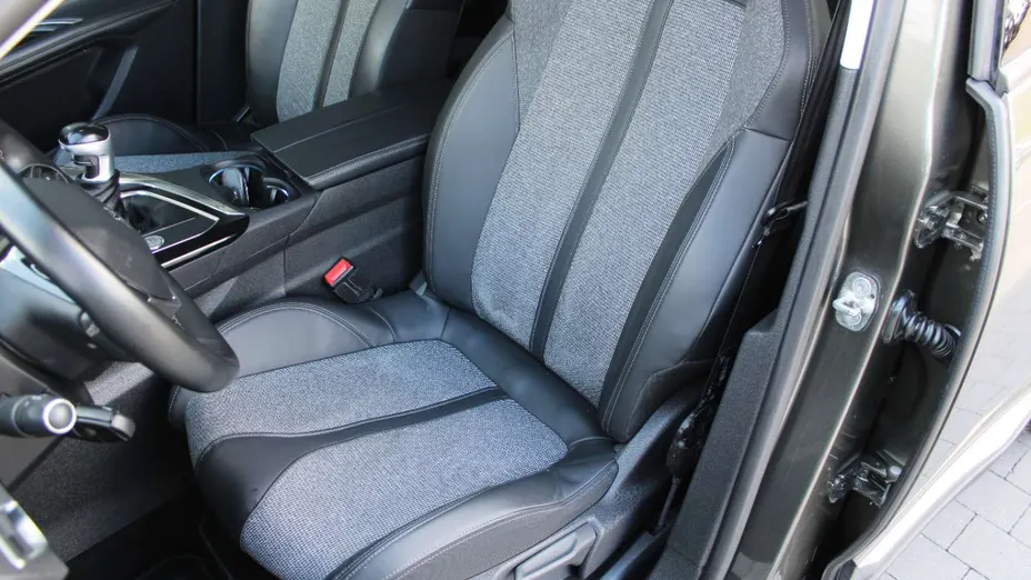 PEUGEOT 3008 -