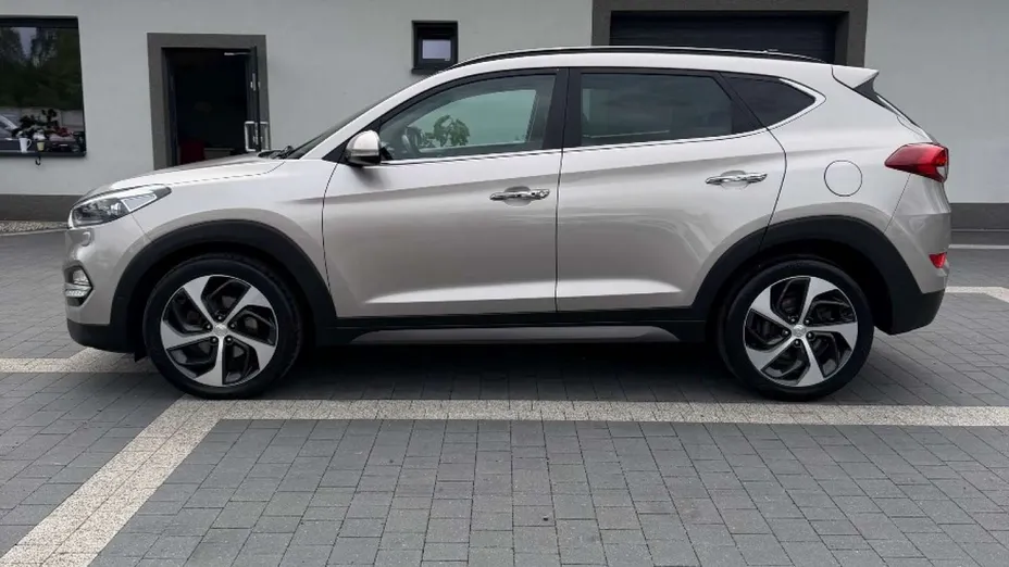 HYUNDAI Tucson -