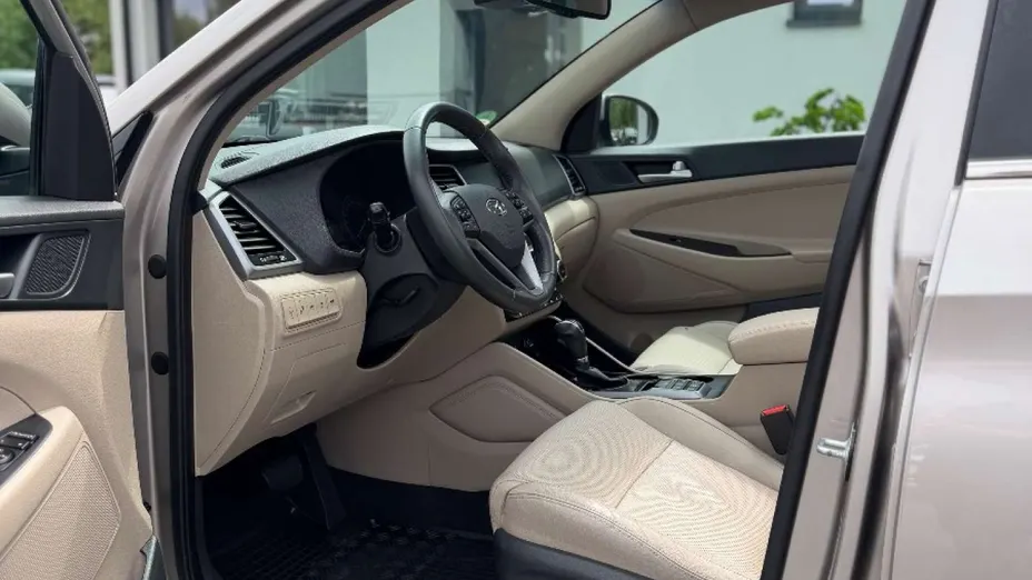 HYUNDAI Tucson -