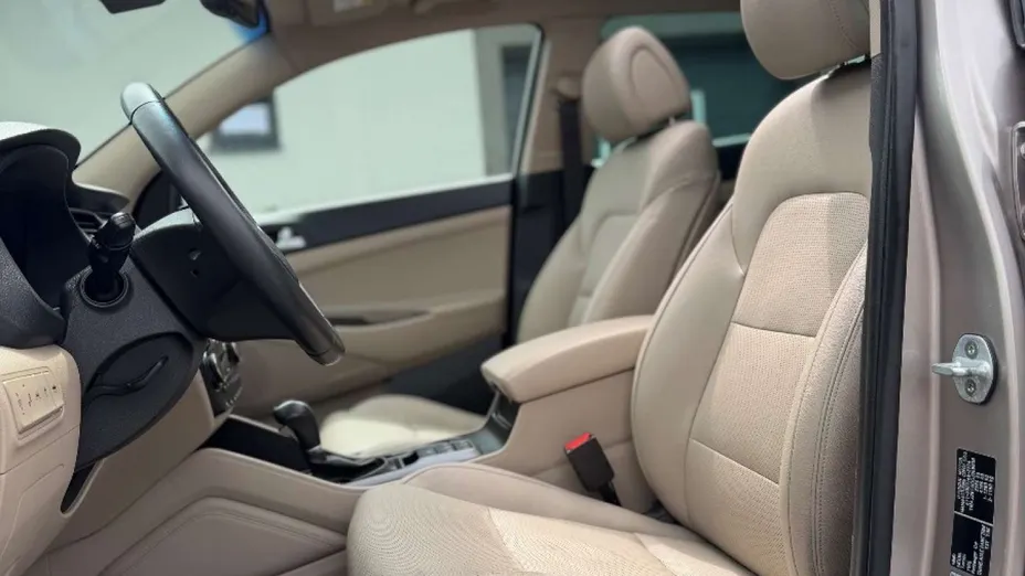 HYUNDAI Tucson -