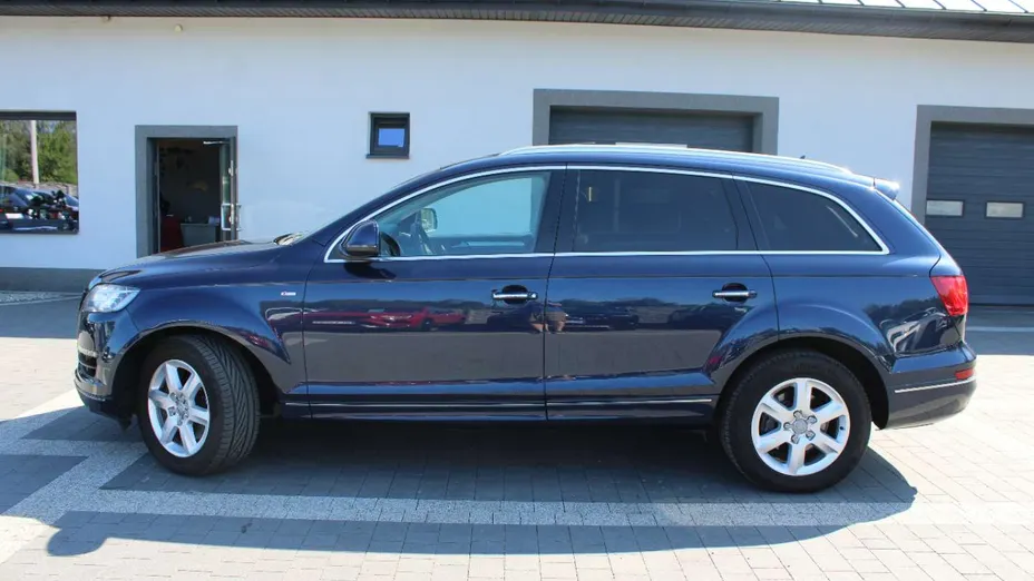 AUDI Q7 -
