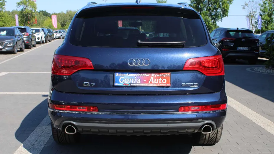AUDI Q7 -