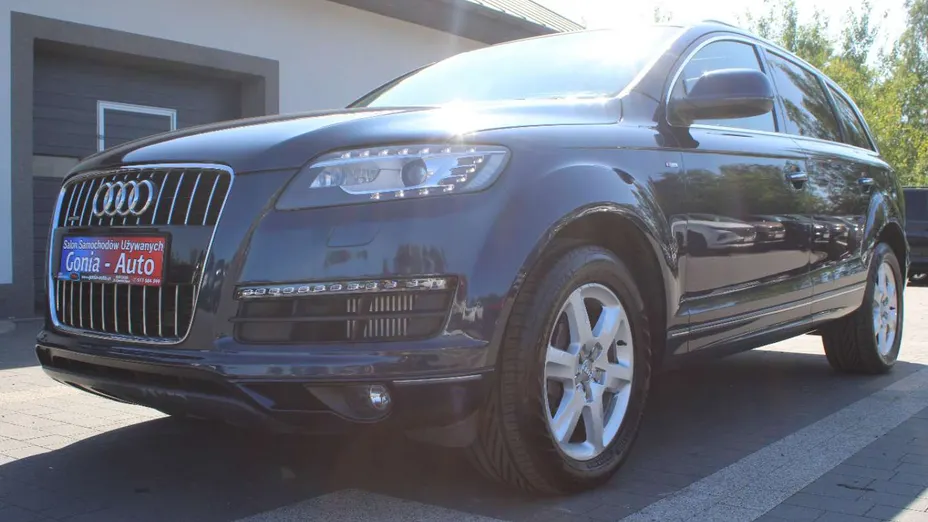 AUDI Q7 -
